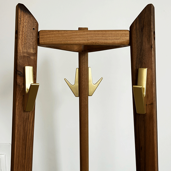 Tripod – drveni čiviluk