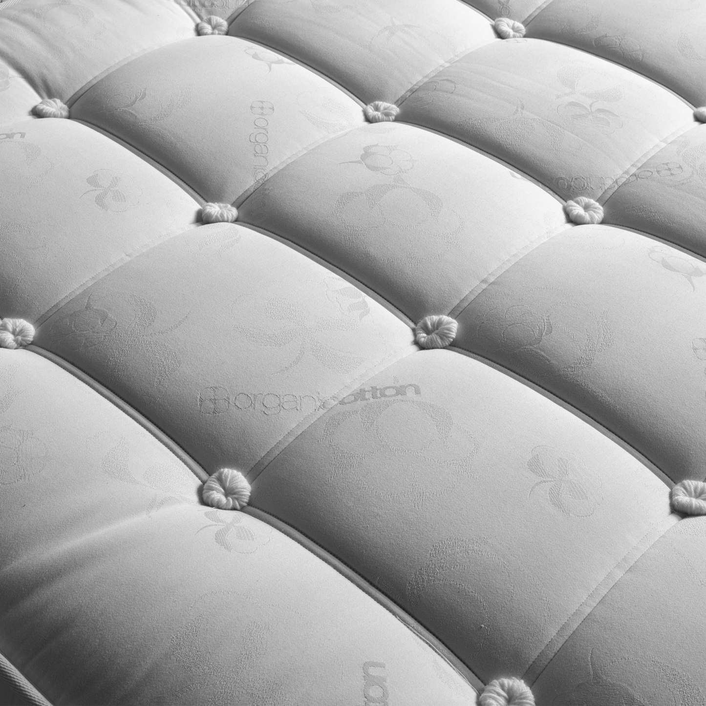 CLOUD 9 Luxury Handmade Natural Organic Mattress
Cotton and Merino Wool: A combination of natural freshness and softness.